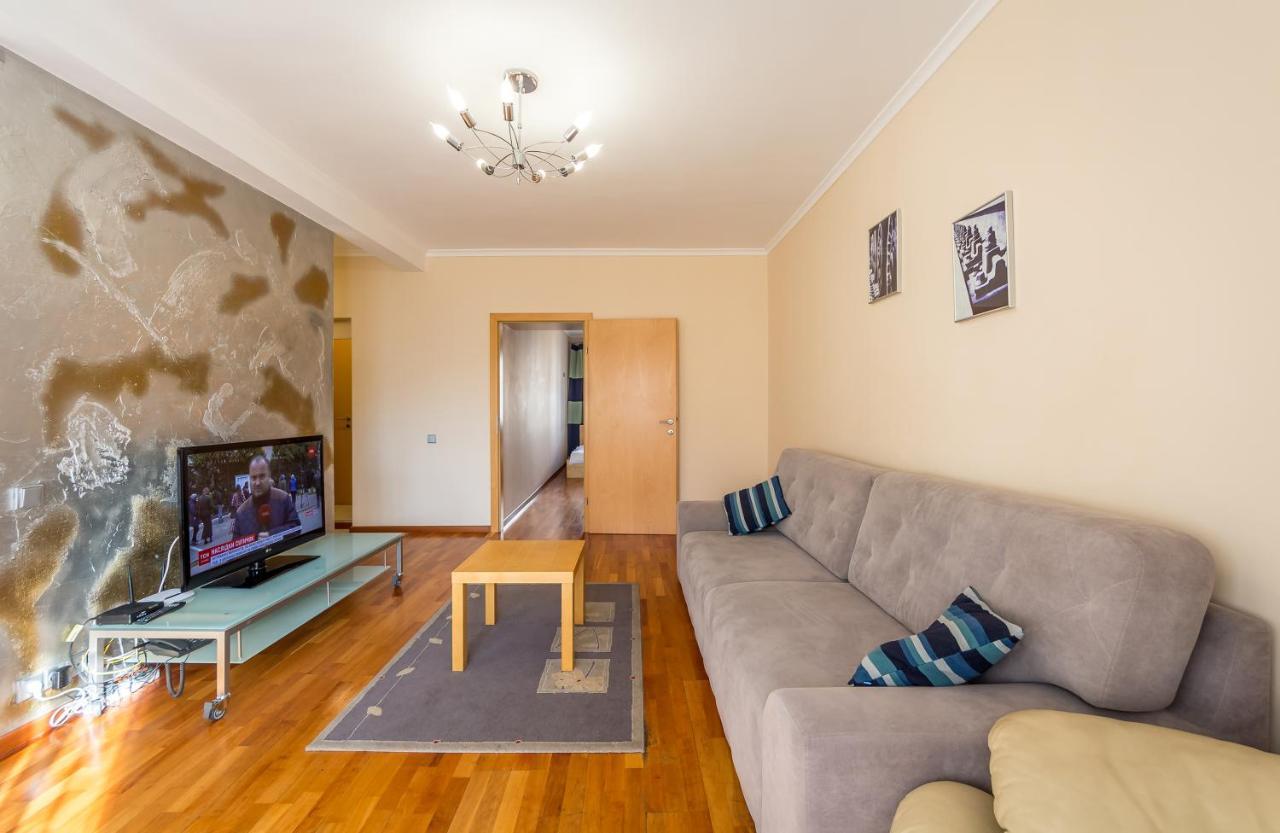 Apartment On Triokhsviatytelska Kyiv Exterior photo